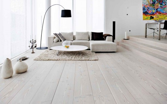 white woodlook laminate flooring